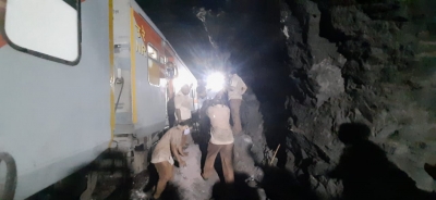 Goa-Delhi Rajdhani Express derails, no casualties | Goa-Delhi Rajdhani Express derails, no casualties