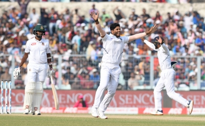Umesh Yadav to undergo scans after complaining of pain in calf (2nd ld) | Umesh Yadav to undergo scans after complaining of pain in calf (2nd ld)