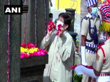 Puducherry: Lt-Guv, CM pay tributes to martyrs on Kargil Vijay Diwas | Puducherry: Lt-Guv, CM pay tributes to martyrs on Kargil Vijay Diwas Puducherry: Lt-Guv, CM pay tributes to martyrs on Kargil Vijay Diwas | Puducherry: Lt-Guv, CM pay tributes to martyrs on Kargil Vijay Diwas