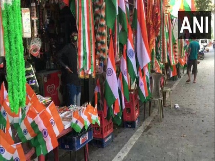 COVID-19: With schools closed, Tricolour sales dip ahead of Independence Day in West Bengal | COVID-19: With schools closed, Tricolour sales dip ahead of Independence Day in West Bengal
