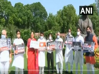 BJP MPs stage protest in Parliament over West Bengal's law, order situation | BJP MPs stage protest in Parliament over West Bengal's law, order situation