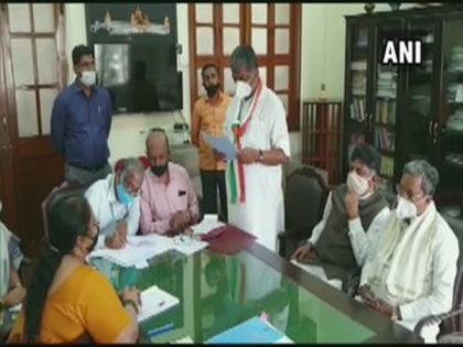 Congress' Hariprasad, Naseer Ahmed file nomination for Karnataka Legislative Council polls | Congress' Hariprasad, Naseer Ahmed file nomination for Karnataka Legislative Council polls Congress' Hariprasad, Naseer Ahmed file nomination for Karnataka Legislative Council polls | Congress' Hariprasad, Naseer Ahmed file nomination for Karnataka Legislative Council polls