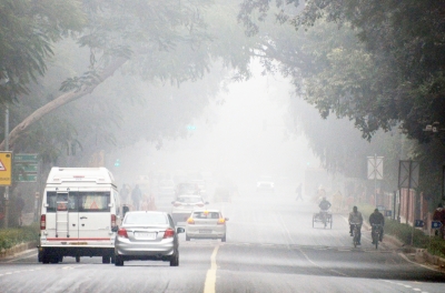 Delhi's AQI slightly improves, smog blanket prevails | Delhi's AQI slightly improves, smog blanket prevails