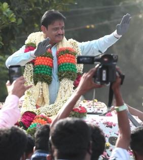 Clean sweep by BJP in K'taka Assembly, council bypolls | Clean sweep by BJP in K'taka Assembly, council bypolls