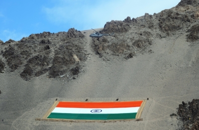 Monumental national flag unfurled in Leh | Monumental national flag unfurled in Leh
