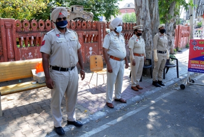 Punjab arms policemen with Covid-care kits | Punjab arms policemen with Covid-care kits
