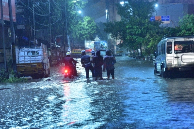 Heavy rains batter T'gana, CM reviews situation from Delhi | Heavy rains batter T'gana, CM reviews situation from Delhi