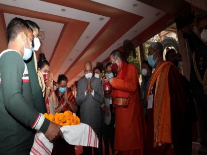 President Kovind offers prayers at Kamakhya temple in Guwahati | President Kovind offers prayers at Kamakhya temple in Guwahati