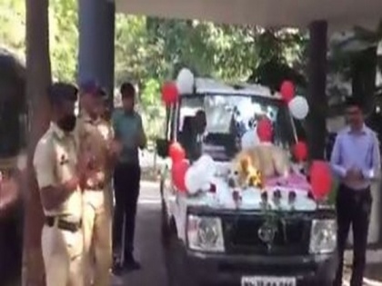 Nashik Police give unique farewell to sniffer dog on retirement | Nashik Police give unique farewell to sniffer dog on retirement