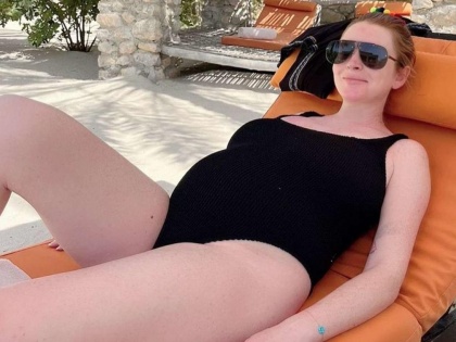 Lindsay Lohan shows off baby bump in swimsuit | Lindsay Lohan shows off baby bump in swimsuit