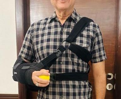 Anupam Kher injures his shoulder while shooting 'Vijay 69'; says, 'Dard to hai' | Anupam Kher injures his shoulder while shooting 'Vijay 69'; says, 'Dard to hai'