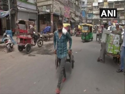 Daily wage workers in Delhi's Khari Baoli market hit hard by lockdowns | Daily wage workers in Delhi's Khari Baoli market hit hard by lockdowns