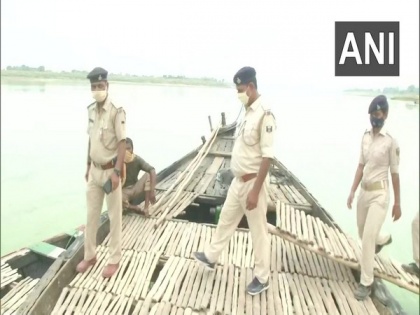 Bihar Police steps up vigil along banks of Ganga in Buxar, other areas after bodies retrieved | Bihar Police steps up vigil along banks of Ganga in Buxar, other areas after bodies retrieved