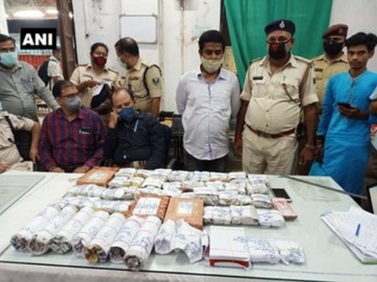 Railway Poilice nabs passenger with over 18 kg gold, Rs 2 lakh in cash from Patna station | Railway Poilice nabs passenger with over 18 kg gold, Rs 2 lakh in cash from Patna station