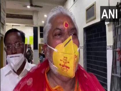 Bihar polls: DM asks RO to enquire after BJP minister wears mask with party symbol to polling booth | Bihar polls: DM asks RO to enquire after BJP minister wears mask with party symbol to polling booth Bihar polls: DM asks RO to enquire after BJP minister wears mask with party symbol to polling booth | Bihar polls: DM asks RO to enquire after BJP minister wears mask with party symbol to polling booth