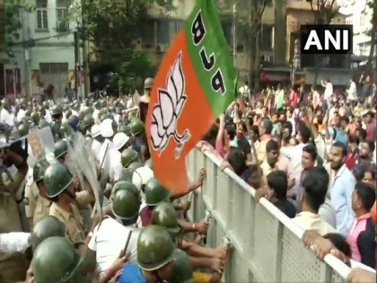 BJP workers protest in Kolkata against Mamata Govt over spurt in dengue cases | BJP workers protest in Kolkata against Mamata Govt over spurt in dengue cases