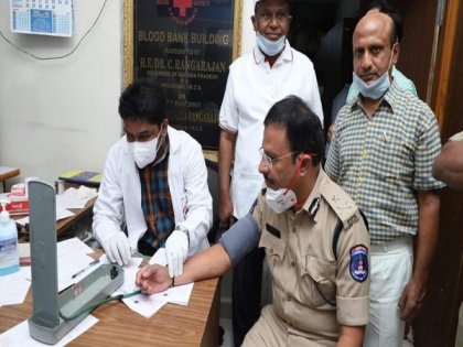 Cyberabad cops donate blood for thalassemia patients | Cyberabad cops donate blood for thalassemia patients