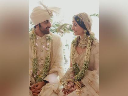 Ranbir and Alia's new wedding pictures are all about love | Ranbir and Alia's new wedding pictures are all about love