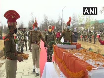 BSF pays tributes to SI Rakesh Dobhal killed in Pak ceasefire violation | BSF pays tributes to SI Rakesh Dobhal killed in Pak ceasefire violation