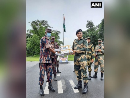 BSF exchanges sweets with Bangladesh forces on 75th Independence Day | BSF exchanges sweets with Bangladesh forces on 75th Independence Day
