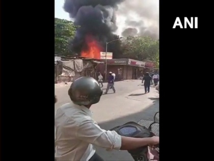 Fire breaks out at seven clothes shop in Mumbai | Fire breaks out at seven clothes shop in Mumbai