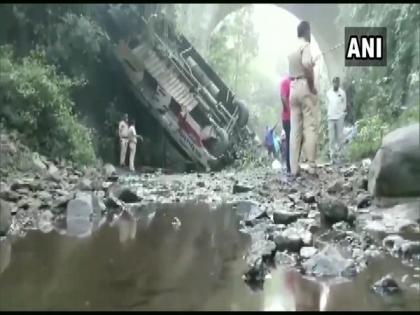 5 dead, 35 injured after bus falls into gorge in Maharashtra's Nandurbar | 5 dead, 35 injured after bus falls into gorge in Maharashtra's Nandurbar