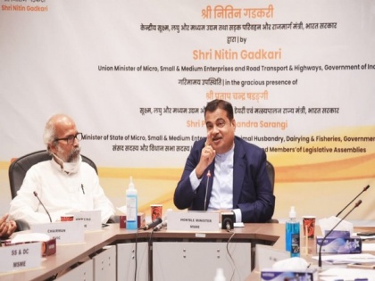 Nitin Gadkari inaugurates 50 SFURTI clusters in 18 States for supporting artisans in traditional crafts | Nitin Gadkari inaugurates 50 SFURTI clusters in 18 States for supporting artisans in traditional crafts