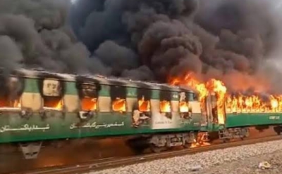 Pak train fire: Death toll rises to 73 (3rd Lead) | Pak train fire: Death toll rises to 73 (3rd Lead)