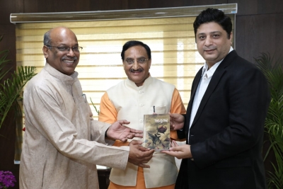 HRD minister releases Ashish Kaul's bestseller 'Rakht Gulab' | HRD minister releases Ashish Kaul's bestseller 'Rakht Gulab' HRD minister releases Ashish Kaul's bestseller 'Rakht Gulab' | HRD minister releases Ashish Kaul's bestseller 'Rakht Gulab'