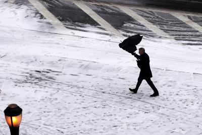 'Once-in-a-generation' storm in US may disrupt holiday travel | 'Once-in-a-generation' storm in US may disrupt holiday travel 'Once-in-a-generation' storm in US may disrupt holiday travel | 'Once-in-a-generation' storm in US may disrupt holiday travel