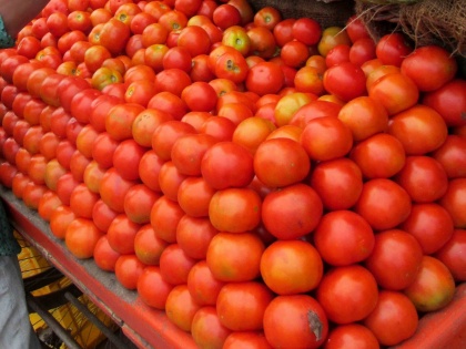 TN govt outlets sell tomatoes at Rs 60/kg | TN govt outlets sell tomatoes at Rs 60/kg