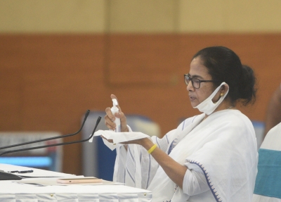 Governor can't talk like political party's agent: Mamata (Ld correcting para 1) | Governor can't talk like political party's agent: Mamata (Ld correcting para 1)