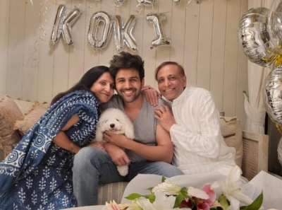 Kartik Aaryan shares birthday pics with family | Kartik Aaryan shares birthday pics with family