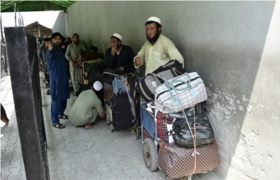 1,094 Afghan refugees return home | 1,094 Afghan refugees return home