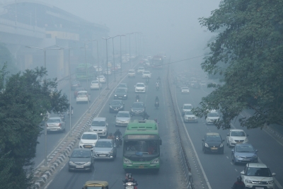 Delhi records 7.3 degrees, AQI 'very poor' at several stations | Delhi records 7.3 degrees, AQI 'very poor' at several stations Delhi records 7.3 degrees, AQI 'very poor' at several stations | Delhi records 7.3 degrees, AQI 'very poor' at several stations