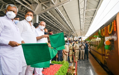 Karnataka CM flags off 'Kisan' Rail service to Delhi | Karnataka CM flags off 'Kisan' Rail service to Delhi