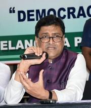 I suffered a lot in Congress for 14 years, was victim of dirty internal politics: Ashok Chavan | I suffered a lot in Congress for 14 years, was victim of dirty internal politics: Ashok Chavan I suffered a lot in Congress for 14 years, was victim of dirty internal politics: Ashok Chavan | I suffered a lot in Congress for 14 years, was victim of dirty internal politics: Ashok Chavan