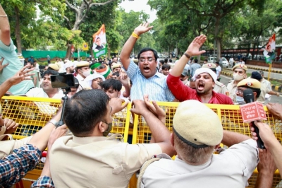 Youth Congress workers demonstrate at SECL premises in escalation of coal protests | Youth Congress workers demonstrate at SECL premises in escalation of coal protests