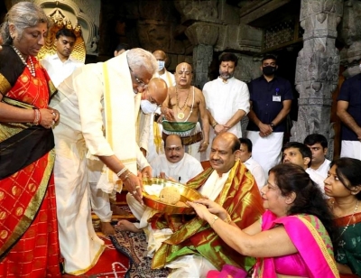 Lok Sabha Speaker Om Birla offers prayers at Tirupati temple | Lok Sabha Speaker Om Birla offers prayers at Tirupati temple