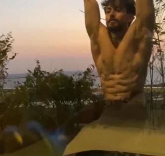 Tiger Shroff shares video of first double landing, fans are awestruck | Tiger Shroff shares video of first double landing, fans are awestruck Tiger Shroff shares video of first double landing, fans are awestruck | Tiger Shroff shares video of first double landing, fans are awestruck