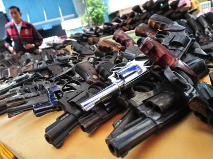 Jungles in poll-bound MP throwing up guns: Pistols worth Rs 75 lakh seized within a month | Jungles in poll-bound MP throwing up guns: Pistols worth Rs 75 lakh seized within a month Jungles in poll-bound MP throwing up guns: Pistols worth Rs 75 lakh seized within a month | Jungles in poll-bound MP throwing up guns: Pistols worth Rs 75 lakh seized within a month