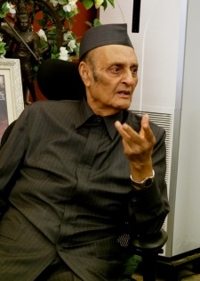 Not invited for Bharat Jodo Yatra, seems Congress doesn't need me: Karan Singh | Not invited for Bharat Jodo Yatra, seems Congress doesn't need me: Karan Singh