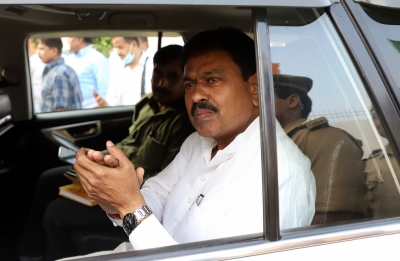 NSUI activists hurl eggs at Union Minister Ajay Misra's vehicle in Odisha | NSUI activists hurl eggs at Union Minister Ajay Misra's vehicle in Odisha