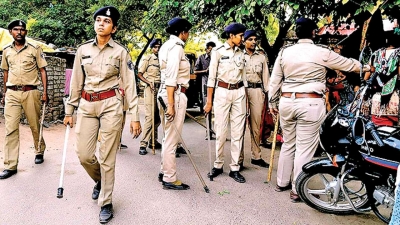 Stone-pelting in Vadodara during Shobha Yatra; situation 'under control' | Stone-pelting in Vadodara during Shobha Yatra; situation 'under control' Stone-pelting in Vadodara during Shobha Yatra; situation 'under control' | Stone-pelting in Vadodara during Shobha Yatra; situation 'under control'