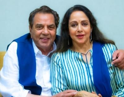 Dharmendra turns 85: Hema Malini thanks fans for love and wishes | Dharmendra turns 85: Hema Malini thanks fans for love and wishes Dharmendra turns 85: Hema Malini thanks fans for love and wishes | Dharmendra turns 85: Hema Malini thanks fans for love and wishes