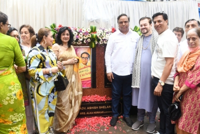 Mumbai square named after music legend Hemant Kumar on his 102nd birth anniv | Mumbai square named after music legend Hemant Kumar on his 102nd birth anniv