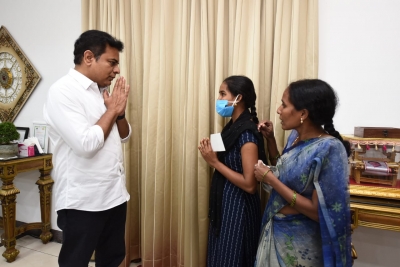 KTR lends helping hand to family of student who committed suicide | KTR lends helping hand to family of student who committed suicide