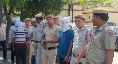 3 arrested for robbery at jewellery shop in Delhi | 3 arrested for robbery at jewellery shop in Delhi