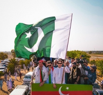 Armed groups led by PTI leaders to create chaos during long march, warns report | Armed groups led by PTI leaders to create chaos during long march, warns report