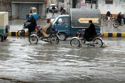 Highways inundated, power supply suspended as heavy rain pounds Balochistan's coastal areas | Highways inundated, power supply suspended as heavy rain pounds Balochistan's coastal areas